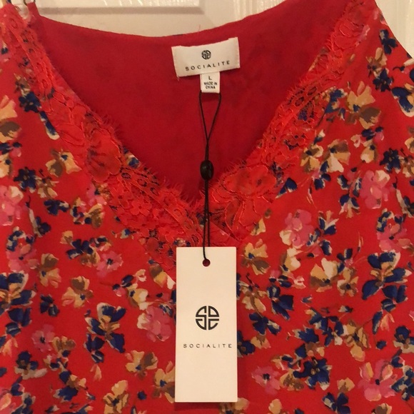 NWT!! Red Floral Spaghetti Strap Cami Tank Top - Picture 4 of 5